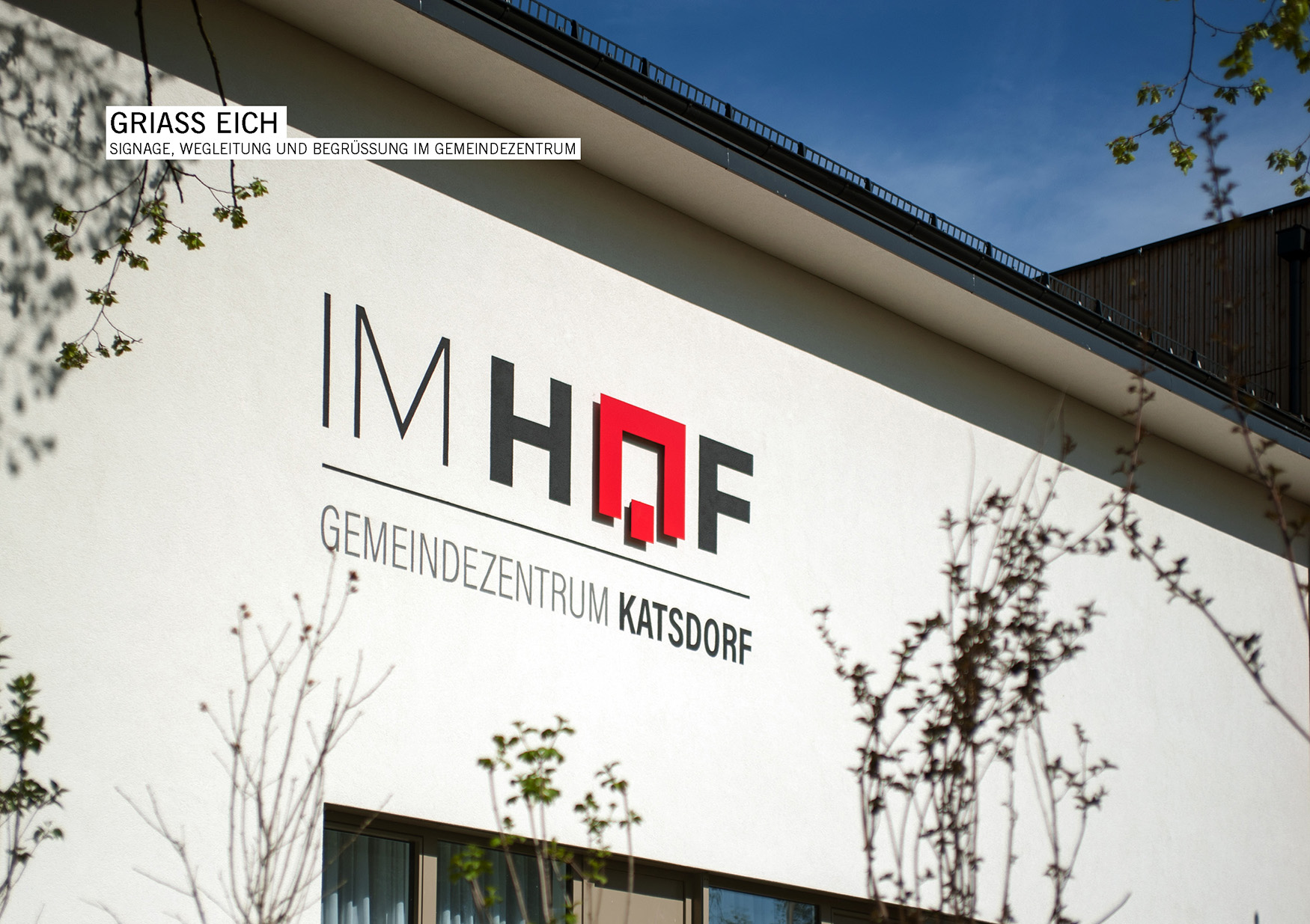 Signage, persönliche Begrüßung und Wegleitung im Gemeindezentrum Katsdorf / Gerald Lohninger, Architektur: Two in the Box